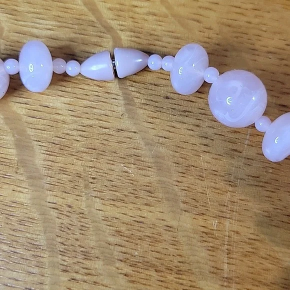 Avon Touch Of Spring Pink Lucite Beaded Floral Necklace Vintage 1989 - Picture 3 of 7